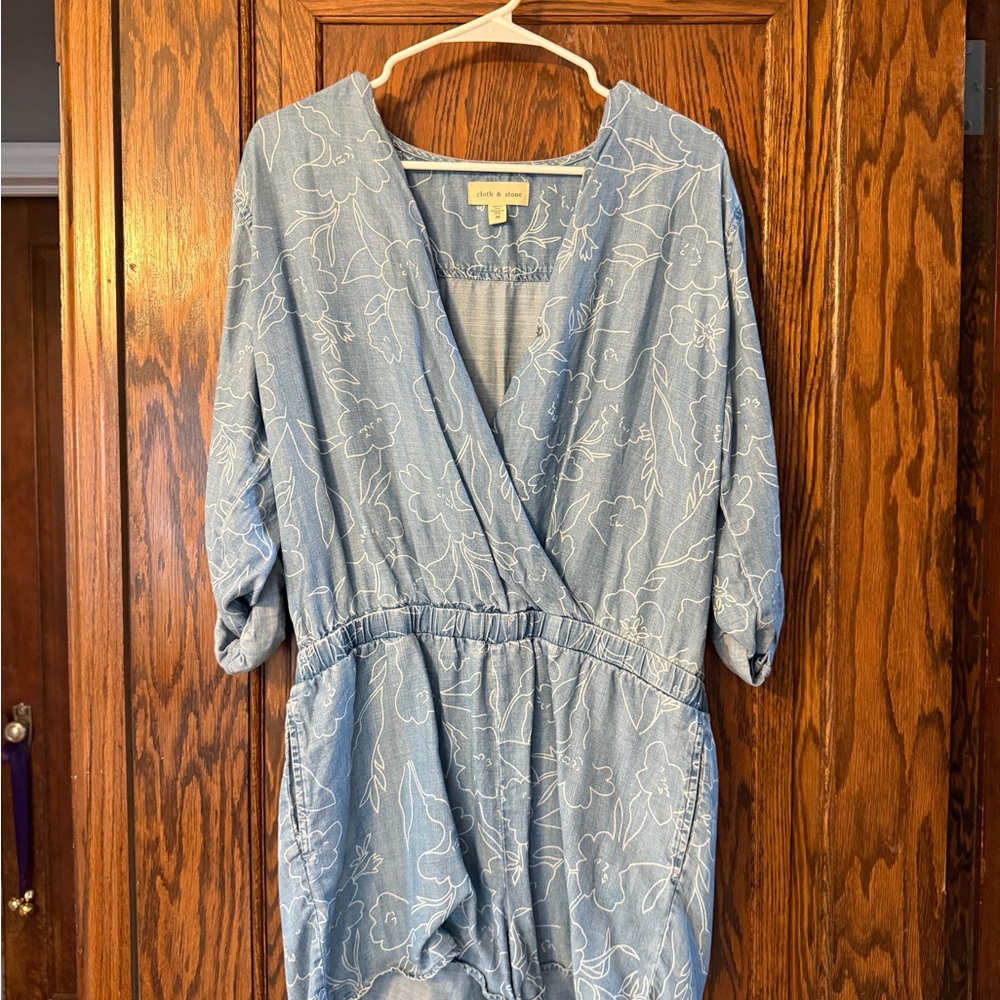 Cloth & Stone Light Blue Floral Top